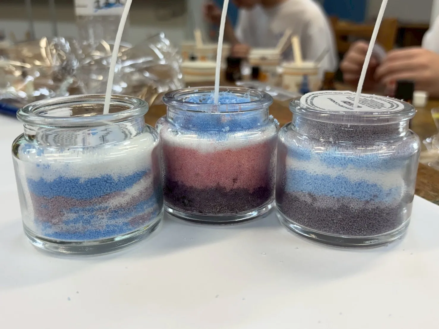 孩子們完成的三色漸層手作蠟燭